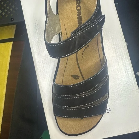 250. NEW SUZE 6-6.5 Romika Black Sandals with Wide Straps and Flat Sole - Picture 3 of 5